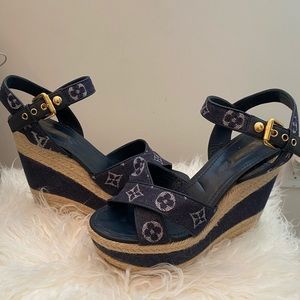 Louis Vuitton wedges beautiful like new. Size 39